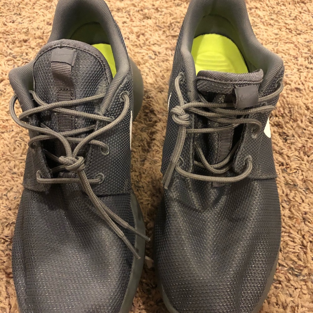 Nike sneakers. - Picture 4 of 5